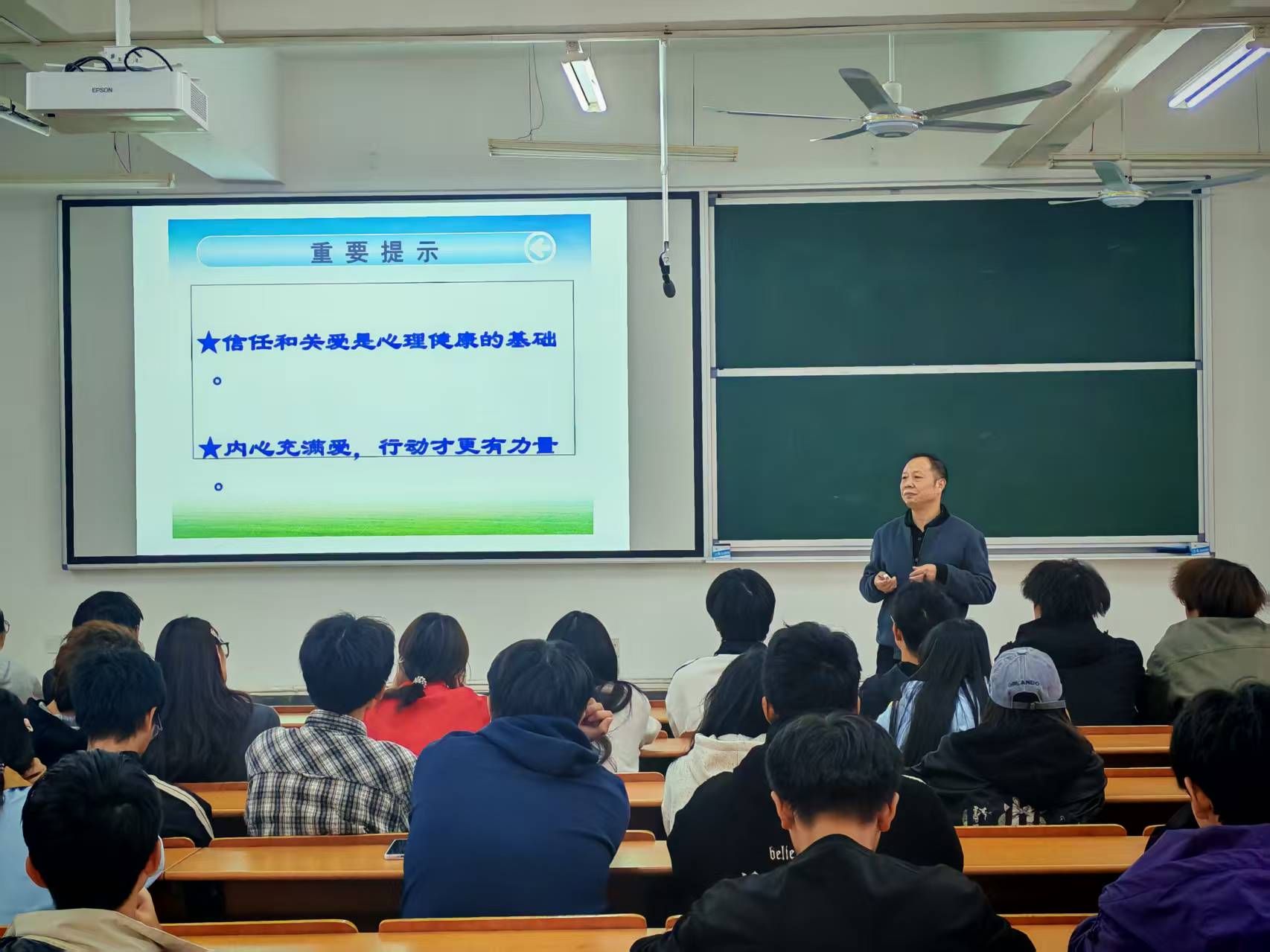 我校开展2025级新生心理委员专题培训