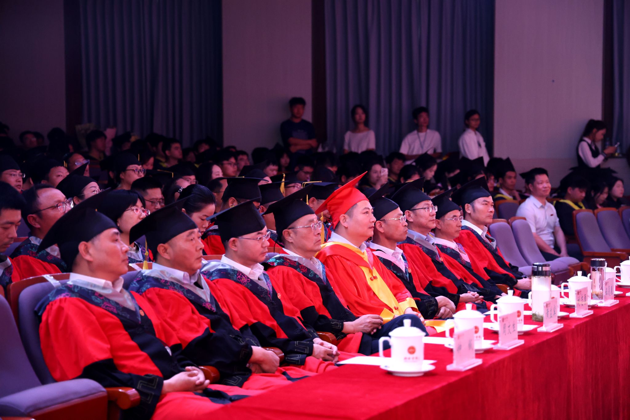 新余学院2026年毕业典礼暨学位授予仪式举行